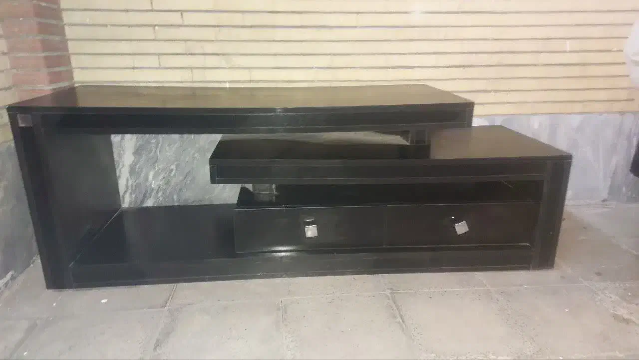 میز تلویزیون چوبی|میز تلویزیون|اندیشه, اندیشه فاز ۱|دیوار