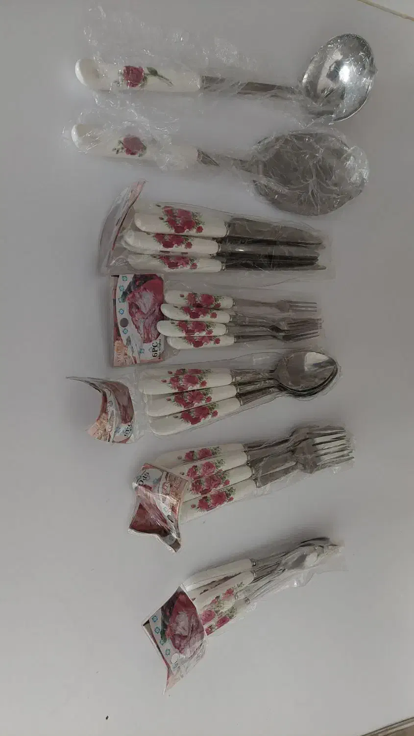 سرویس ۶ نفره قاشق و چنگال|ظروف سرو و پذیرایی|اصفهان, کوی امام|دیوار