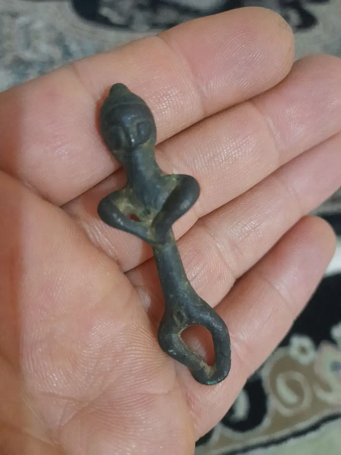 مهره ق|کلکسیون اشیاء عتیقه|سنندج, |دیوار