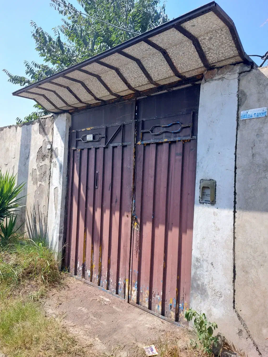 درب اهنی حیاط بدون چهارچوب بدون پوسیدگی|مصالح و تجهیزات ساختمان|رشت, منظریه|دیوار