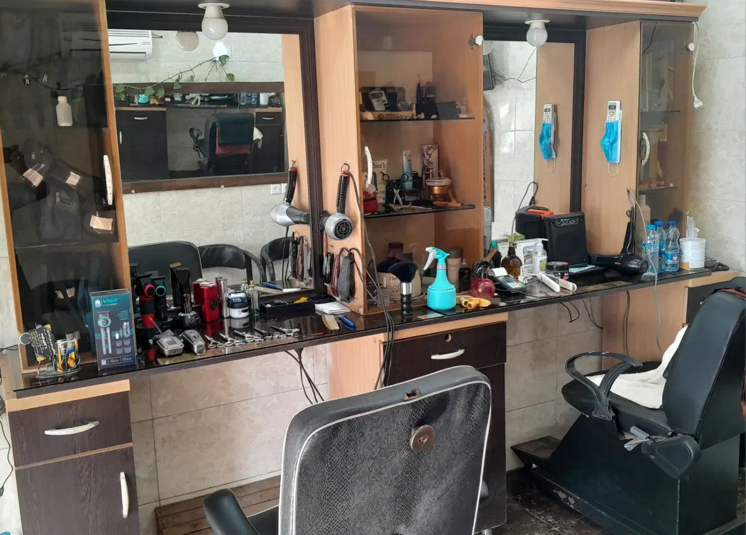 ویترین آرایشگاه|آرایشگاه و سالن‌های زیبایی|رودسر, |دیوار