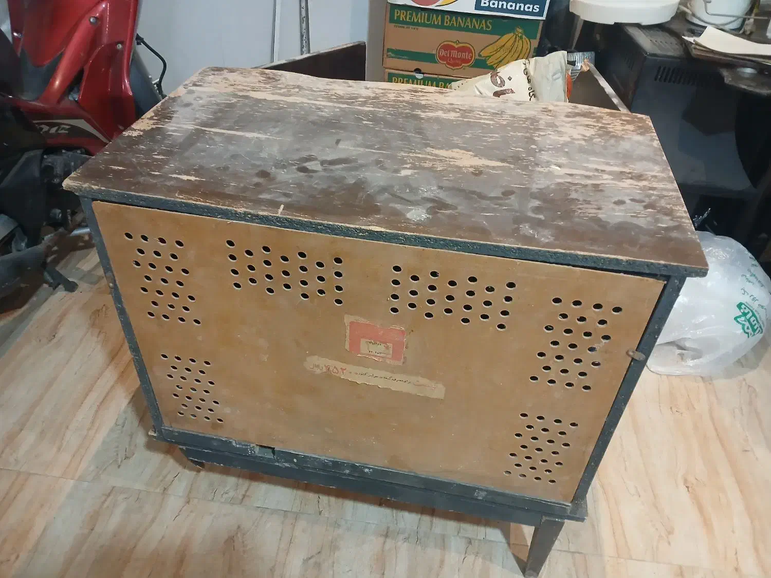 تلوزیون قدیمی|کلکسیون اشیاء عتیقه|قم, دروازه ری|دیوار