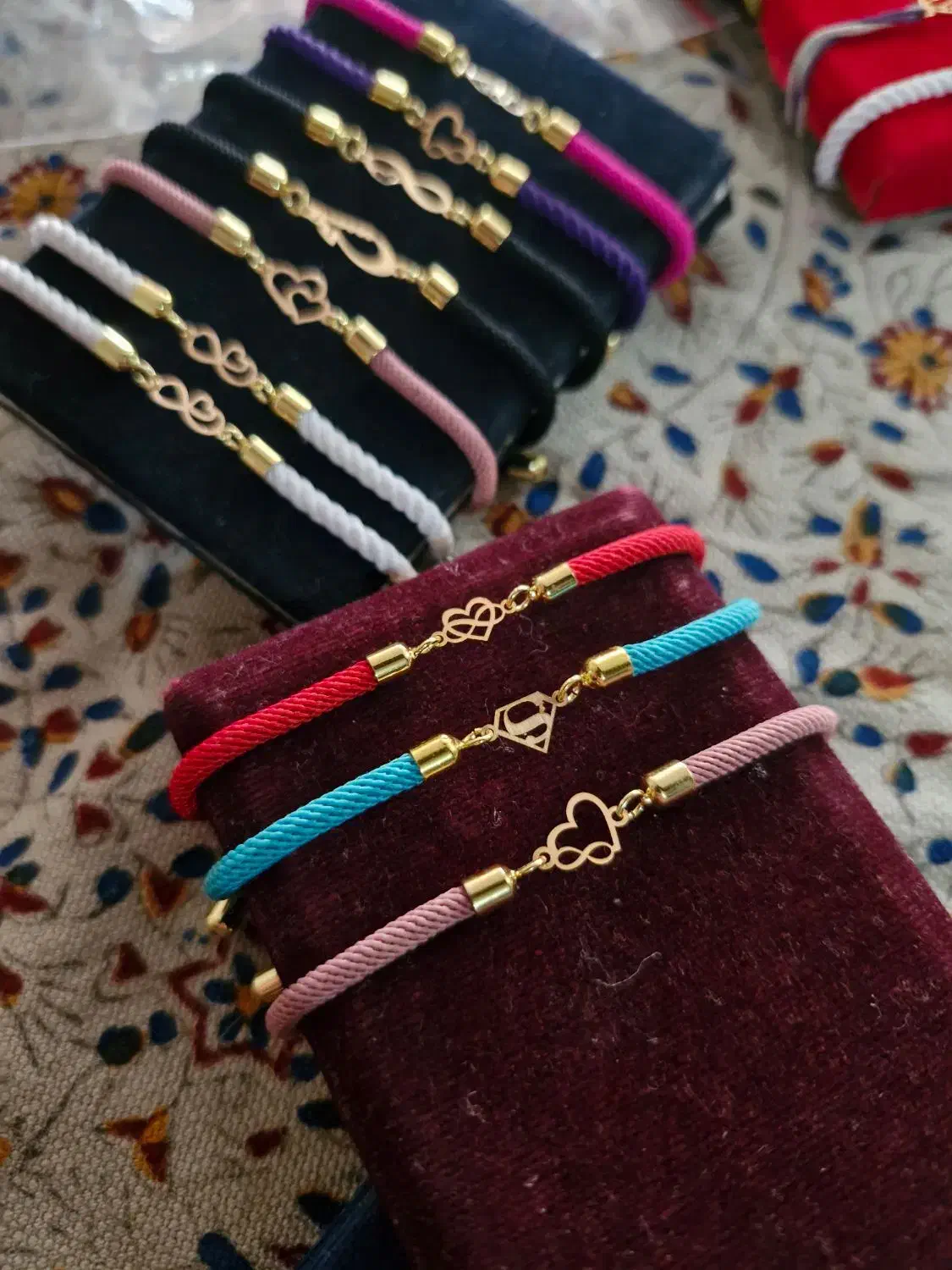 دستبند طلا کادویی|جواهرات|اصفهان, آبشار|دیوار