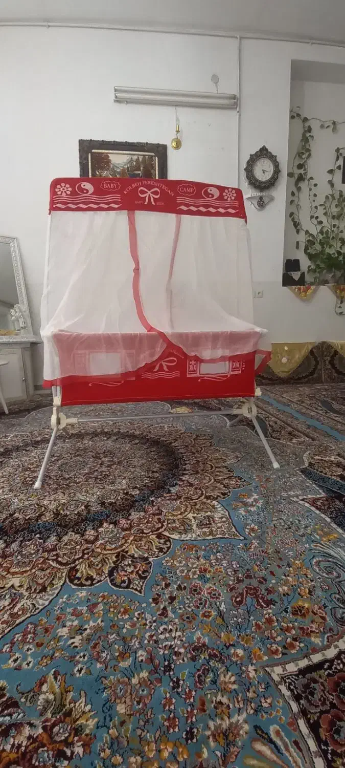 گهواره بچه سالم و تمیز فقط دو سه بار استفاده شده|تخت و سرویس خواب|آران و بیدگل, |دیوار