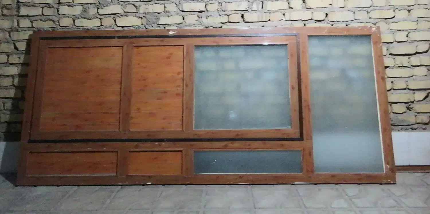 درب آلومینیومی در حد نو|مصالح و تجهیزات ساختمان|سروستان, |دیوار