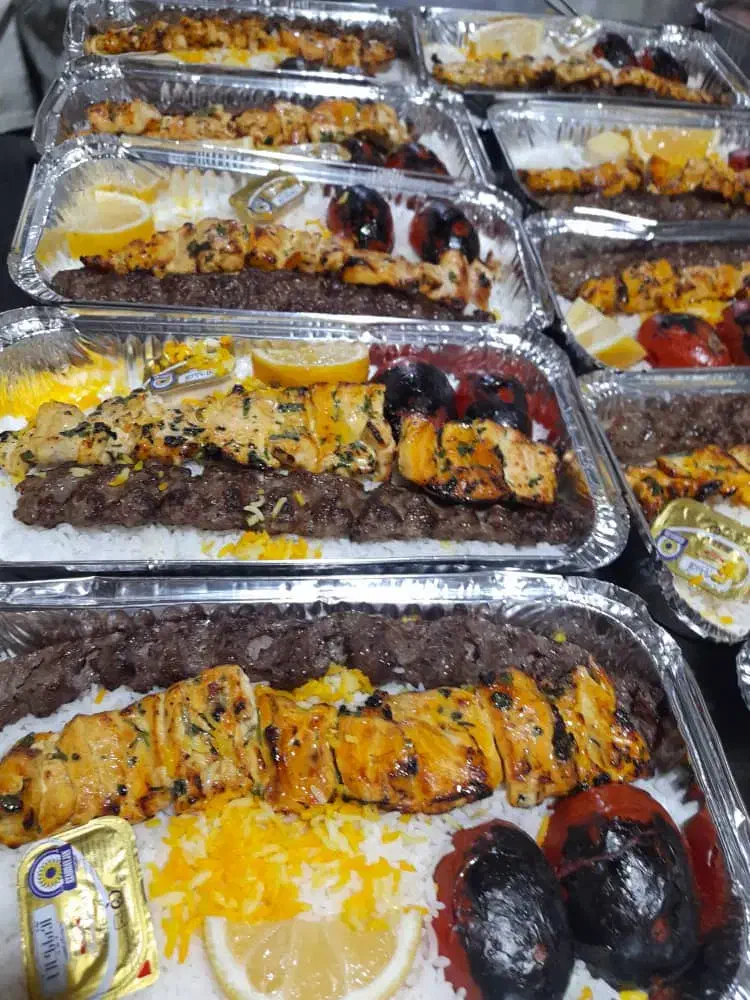 آشپز و کمک آشپز و سالن دار|استخدام خدمات فروشگاه و رستوران|هشتگرد, تهران دشت|دیوار