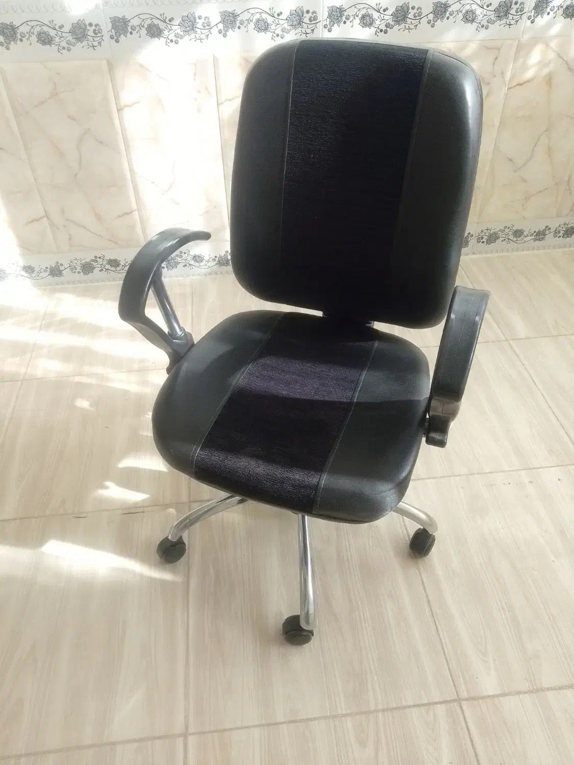 صندلی چرخ دار|صندلی و نیمکت|بیرجند, |دیوار