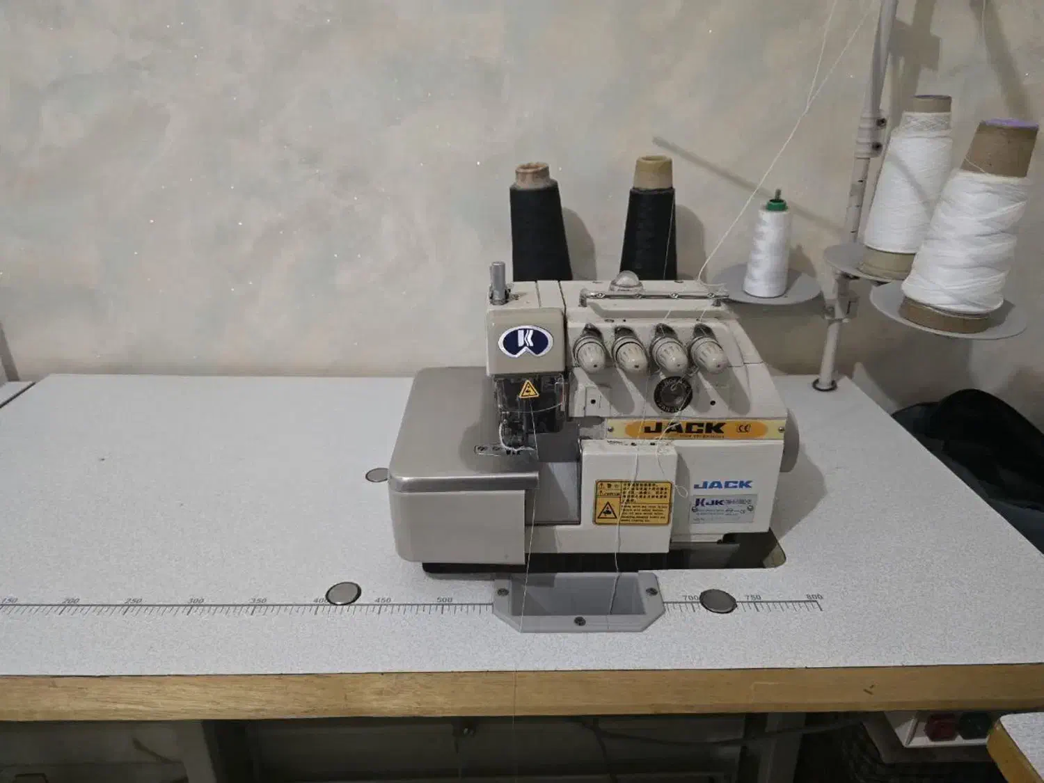 فروش چرخ راسته دوز و چرخ سر دوز|چرخ خیاطی و ریسندگی|کاشان, درب زنجیر|دیوار