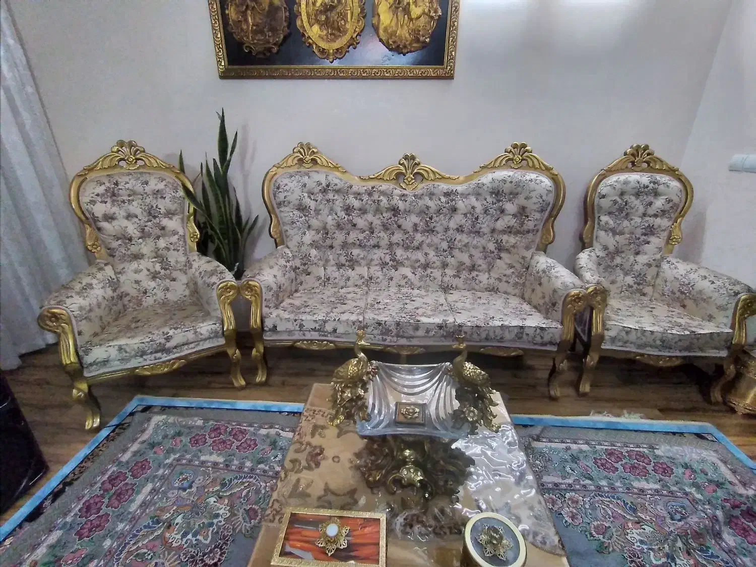 مبلمان ۹ نفره سلطنتی|مبلمان خانگی و میز عسلی|گلبهار, شهر جدید گلبهار|دیوار