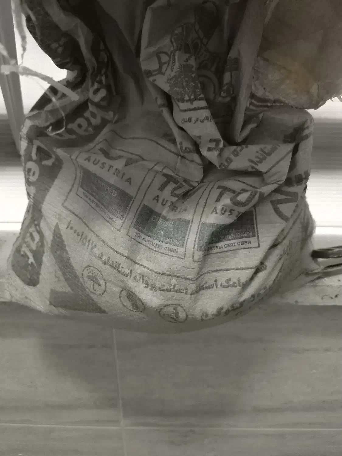 ده کیلو چسب سرامیک و ۲۰کیلو سیمان|مصالح و تجهیزات ساختمان|قم, بکایی|دیوار