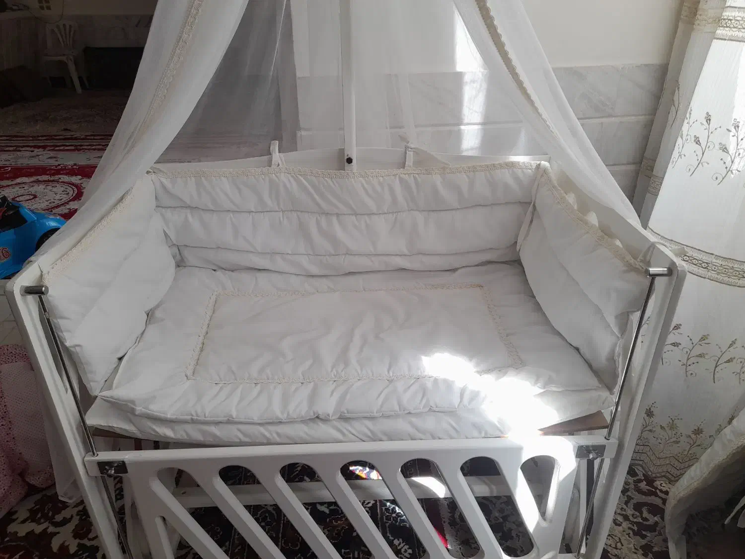 گهواره|تخت و صندلی بچه|کاشمر, |دیوار