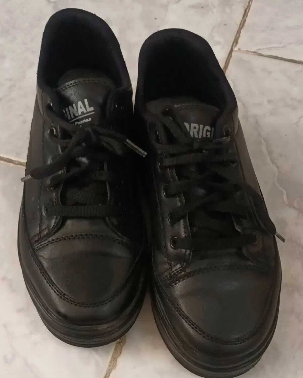 کفش اسپرت|کیف، کفش، کمربند|پرند, فاز ۶|دیوار