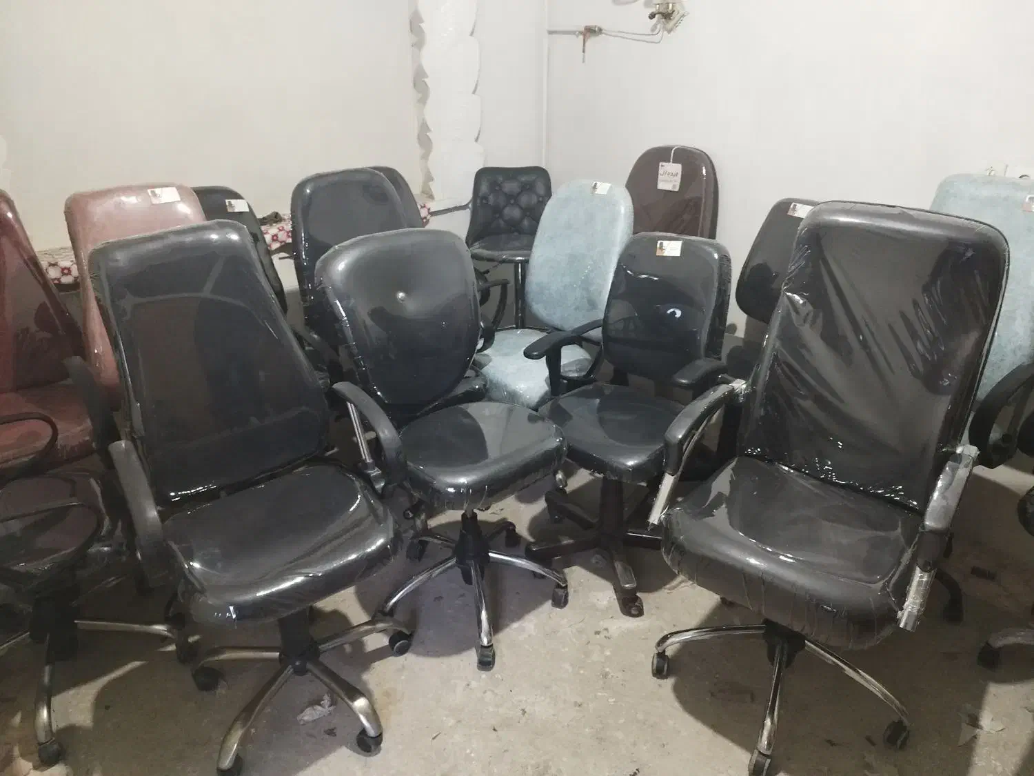 فروش و تعمیرات تخصصی انواع صندلی های اداری|صندلی و نیمکت|اراک, |دیوار