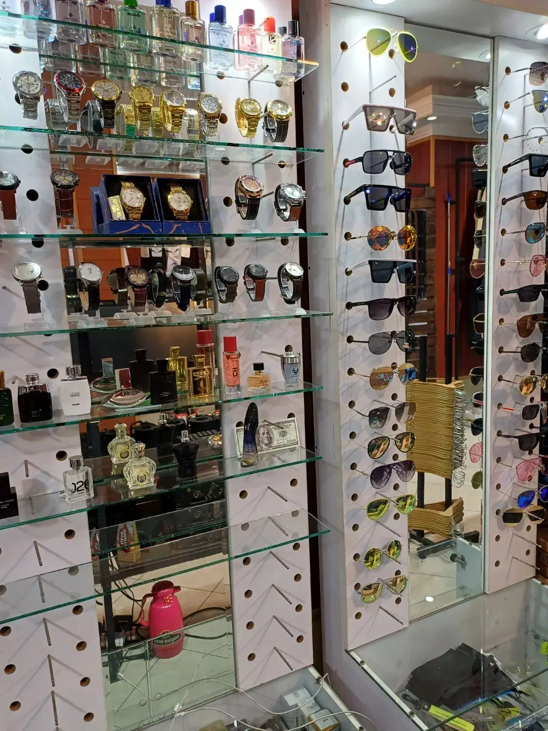 استند عینک نور دار|فروشگاه و مغازه|رباط‌کریم, رباط‌کریم|دیوار