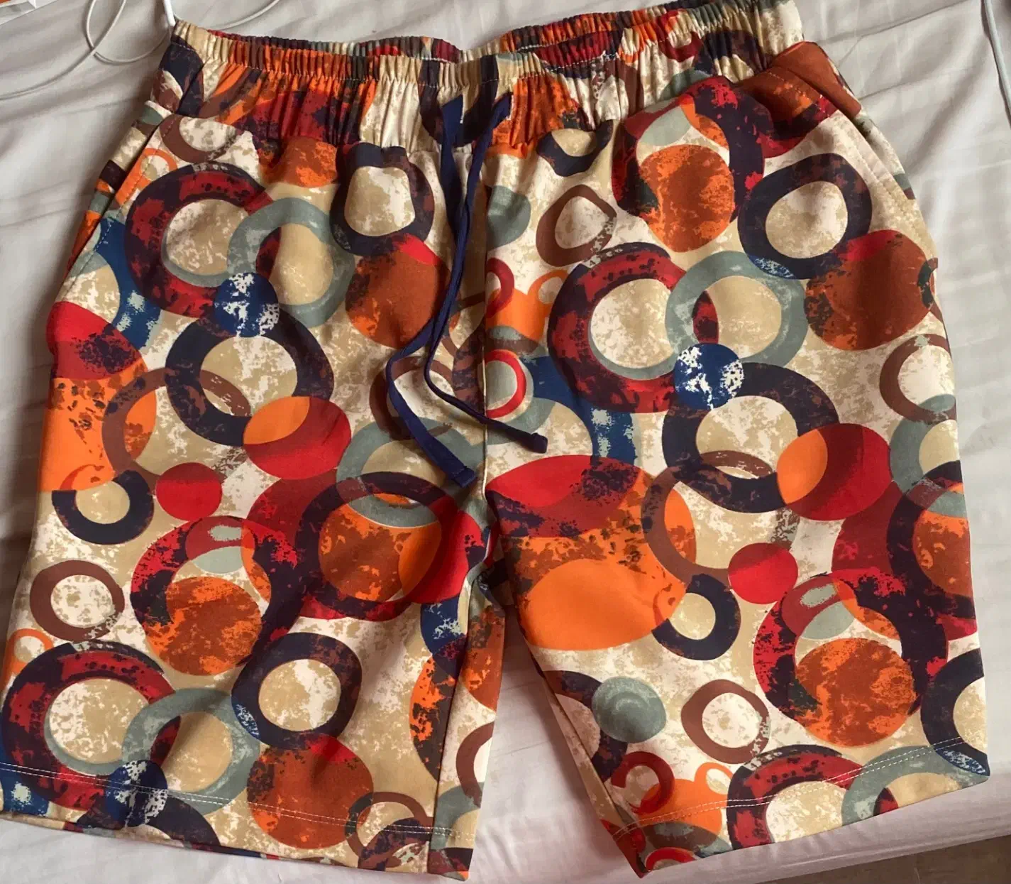 شلوارک‌|لباس|رشت, استادسرا|دیوار