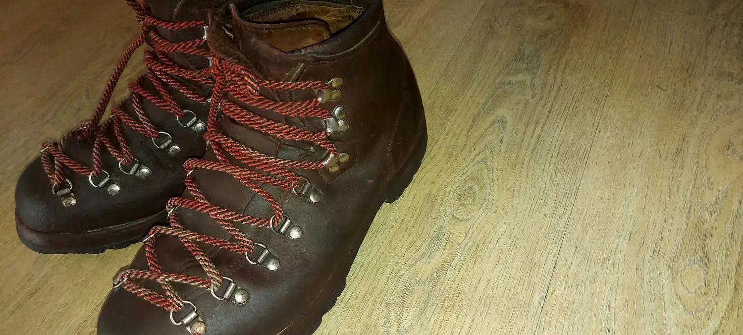 کفش کوه مارک|کوهنوردی و کمپینگ|مشهد, چهارچشمه|دیوار