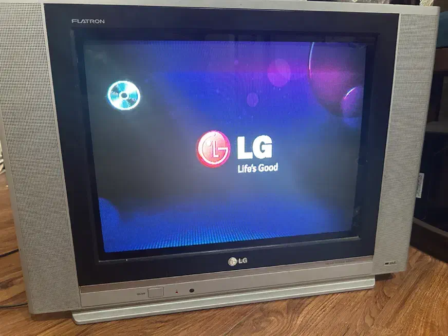 تلویزیون ۲۱ اینچ LG|تلویزیون و پروژکتور|رشت, گلزاران|دیوار