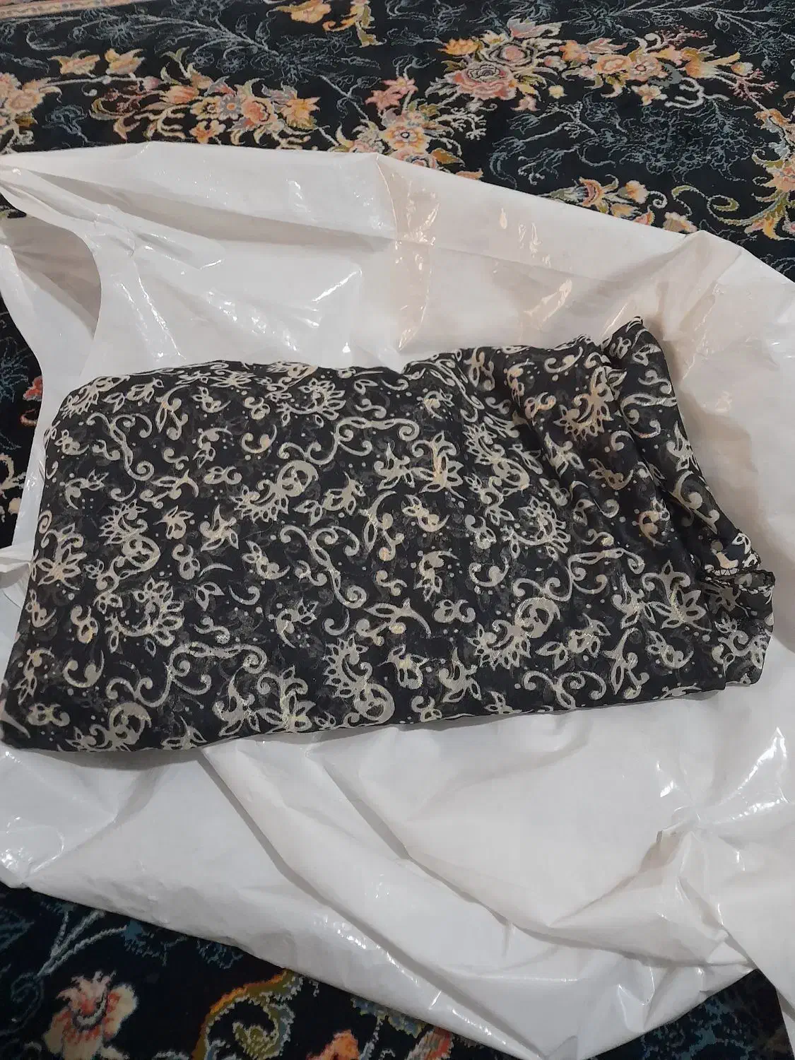 چادر دوخته شده|لباس|شهریار, شهریار|دیوار