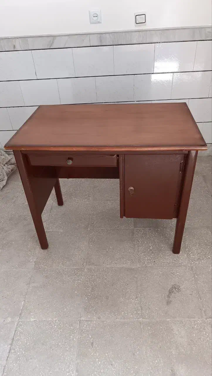 میز|میز تحریر و کامپیوتر|آران و بیدگل, |دیوار