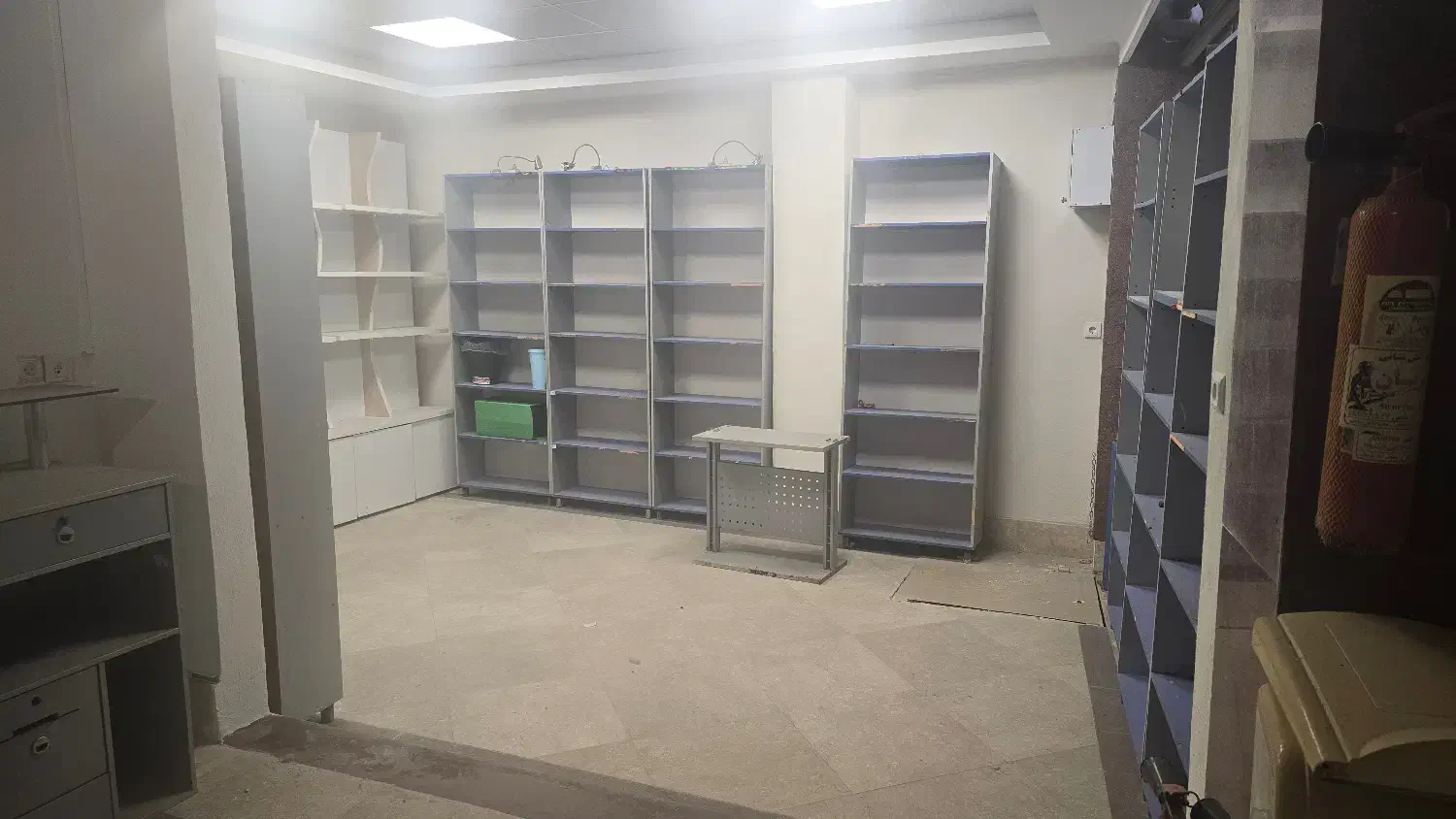 فروشگاه ۵۰متری به همراه انبار ۱۲۰متری|اجارهٔ مغازه و غرفه|آمل, |دیوار