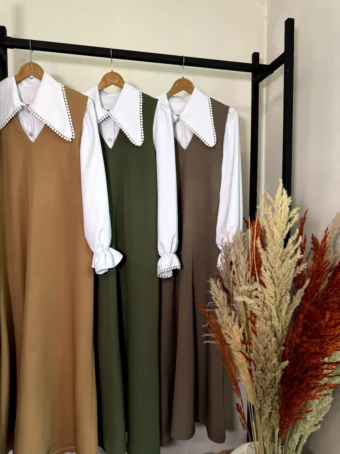 عبا ، پیراهن ، مانتو ، جلیقه دامن شومیز  وست شلوار|لباس|قائن, |دیوار