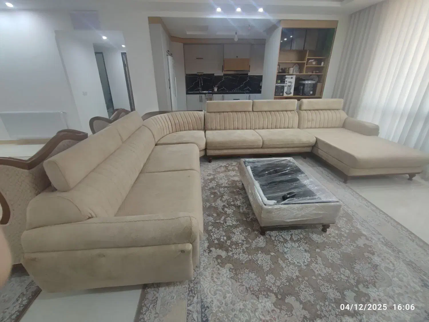 فروش دودست مبل کاملا نصف قیمت بازار|مبلمان خانگی و میز عسلی|ساوه, |دیوار