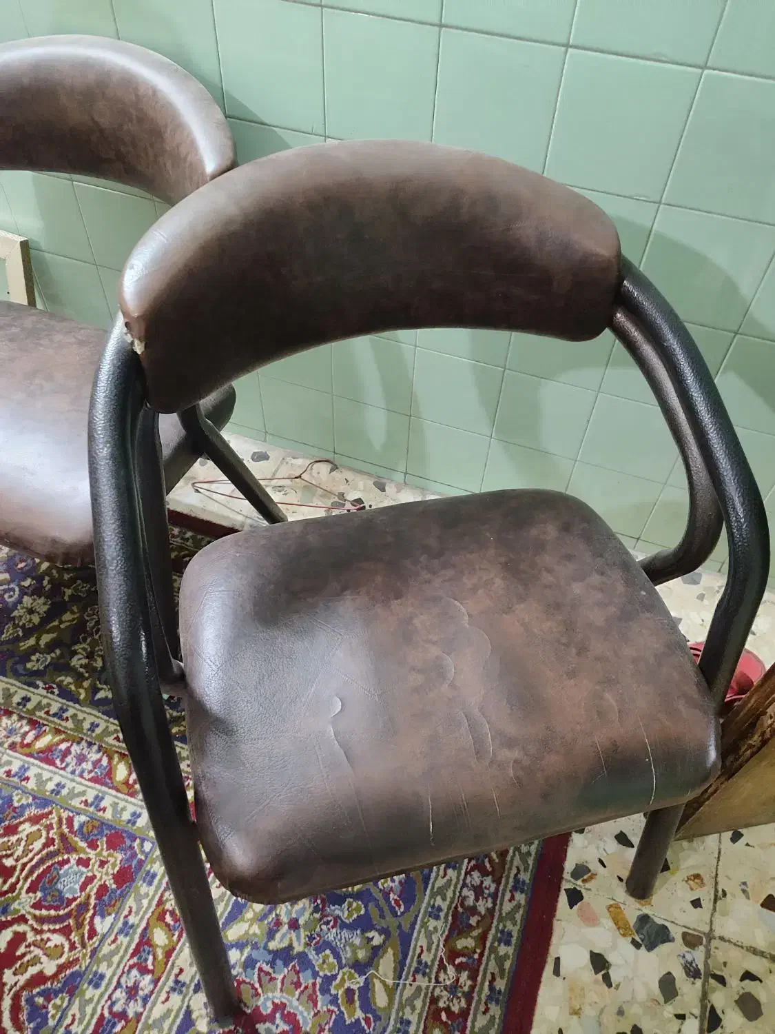 دوعدد صندلی فرفوژه چرمی|صندلی و نیمکت|مشهد, احمدآباد|دیوار