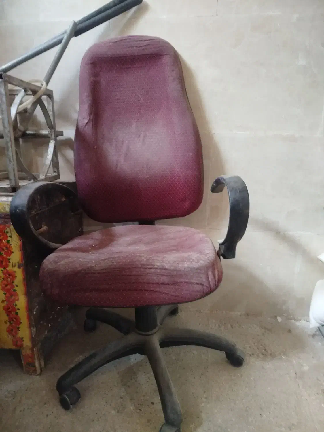 صندلی|صندلی و نیمکت|قم, ولیعصر|دیوار