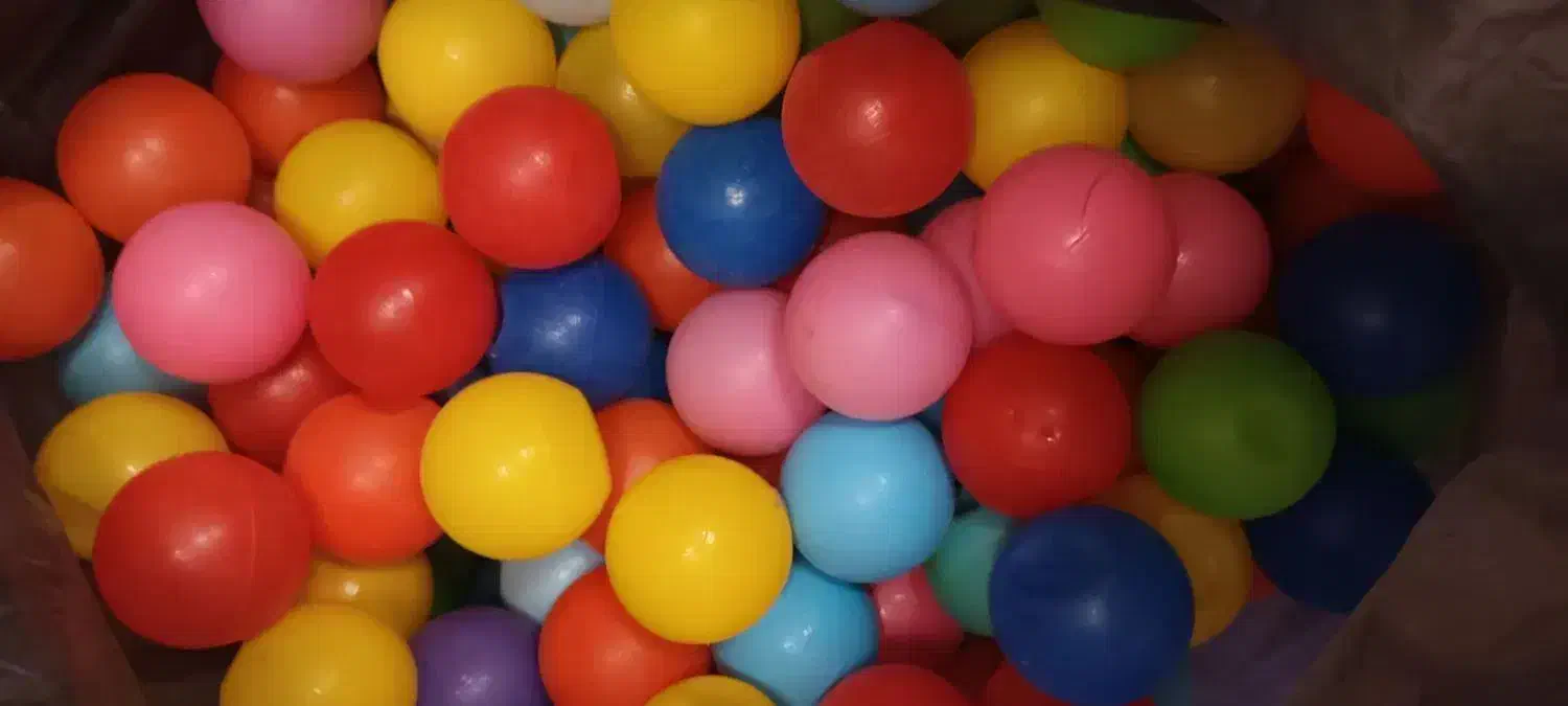 توپ استخرتوپ|اسباب‌بازی بچه|قم, نخودی|دیوار