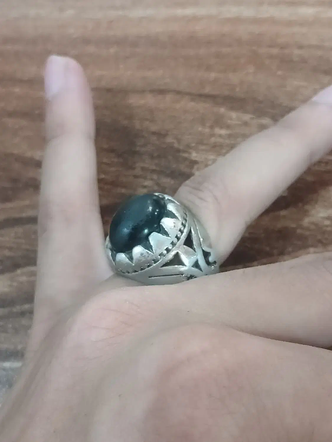 انگشتر(شوه)|بدلیجات|رباط‌کریم, رباط‌کریم|دیوار