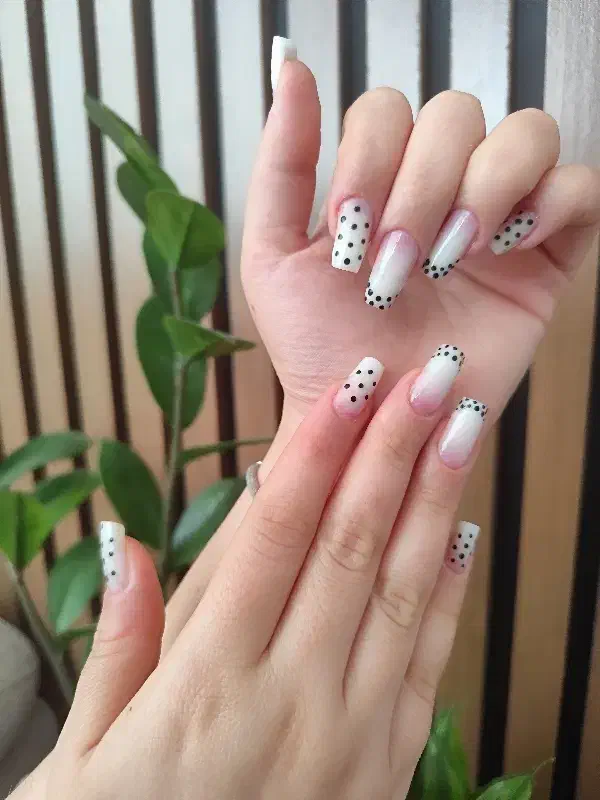 مژده مژده کاشت و ترمیم ناخن ب مناسبت یلدا|خدمات آرایشگری و زیبایی|کوهدشت, |دیوار