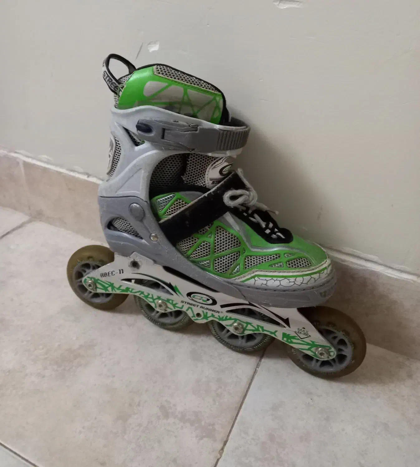 کفش اسکیت|دوچرخه، اسکیت، اسکوتر|گلبهار, شهر جدید گلبهار|دیوار