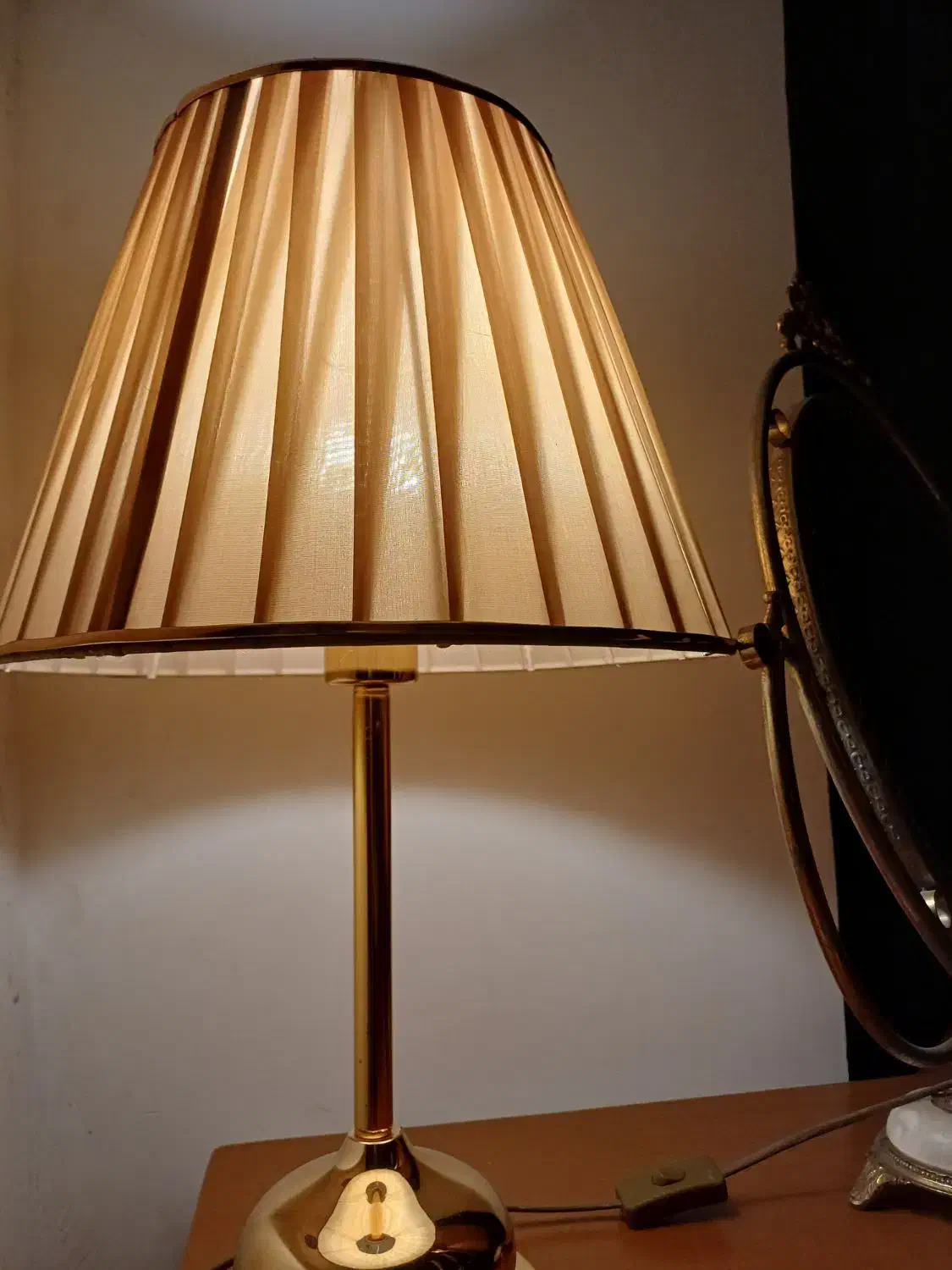 آباژور طلایی|چراغ خواب و آباژور|گنبد کاووس, |دیوار