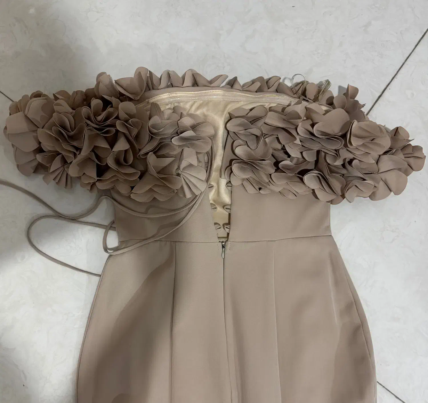 لباس مجلسی|لباس|مشهد, الهیه|دیوار