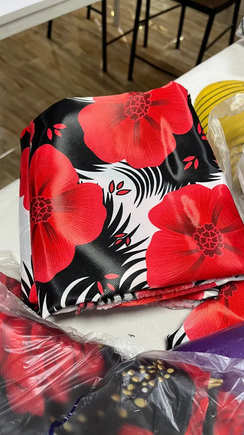 پارچه|لوازم خیاطی و بافتنی|قم, باغ شریفی|دیوار