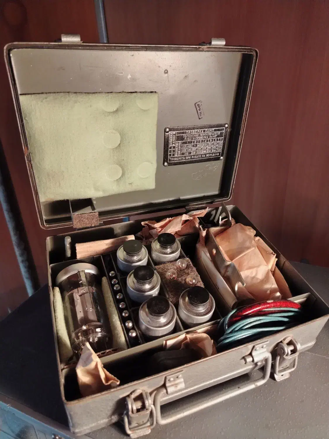 جعبه تست لامپ روسی|کلکسیون اشیاء عتیقه|خاوران, |دیوار