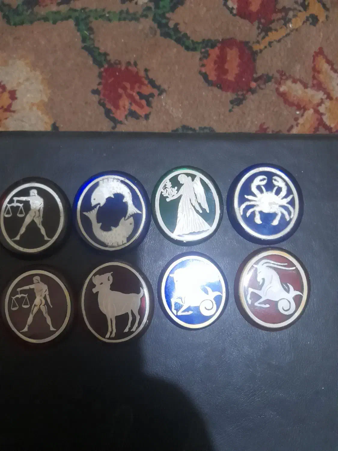 پلاک نقره روکش شیشه|کلکسیون اشیاء عتیقه|هشتگرد, گلسار|دیوار