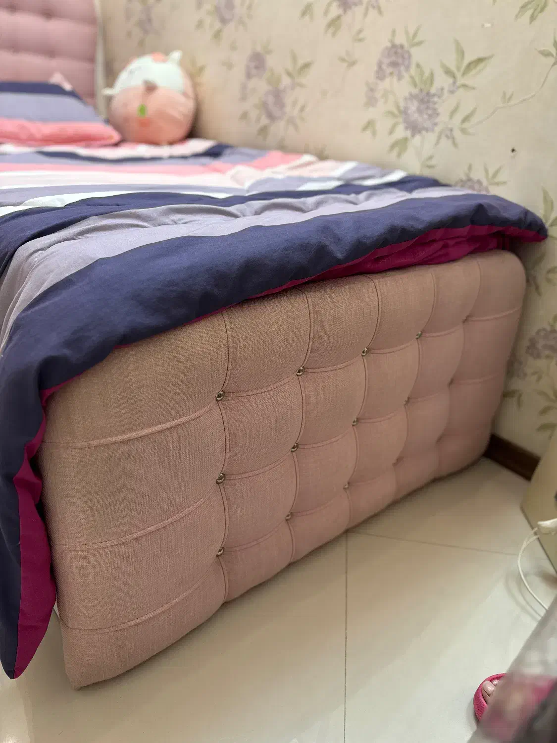 تخت لمسه.تخته چستر.تخت صورتی.|تخت و سرویس خواب|مشهد, صیاد شیرازی|دیوار