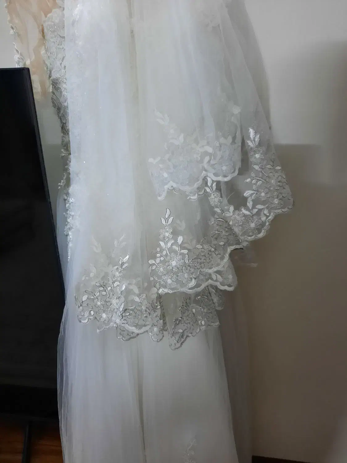 لباس عروس کار شده همراه با تور سر کارشده|لباس|تهران, والفجر (افسریه)|دیوار