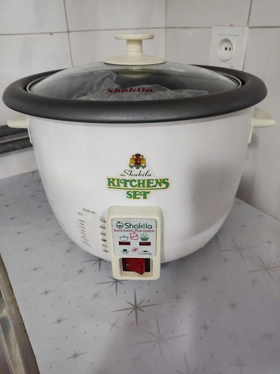 فروش یک عدد چرخ خیاطی ویک عدد پلوپز|سایر لوازم برقی|الیگودرز, |دیوار