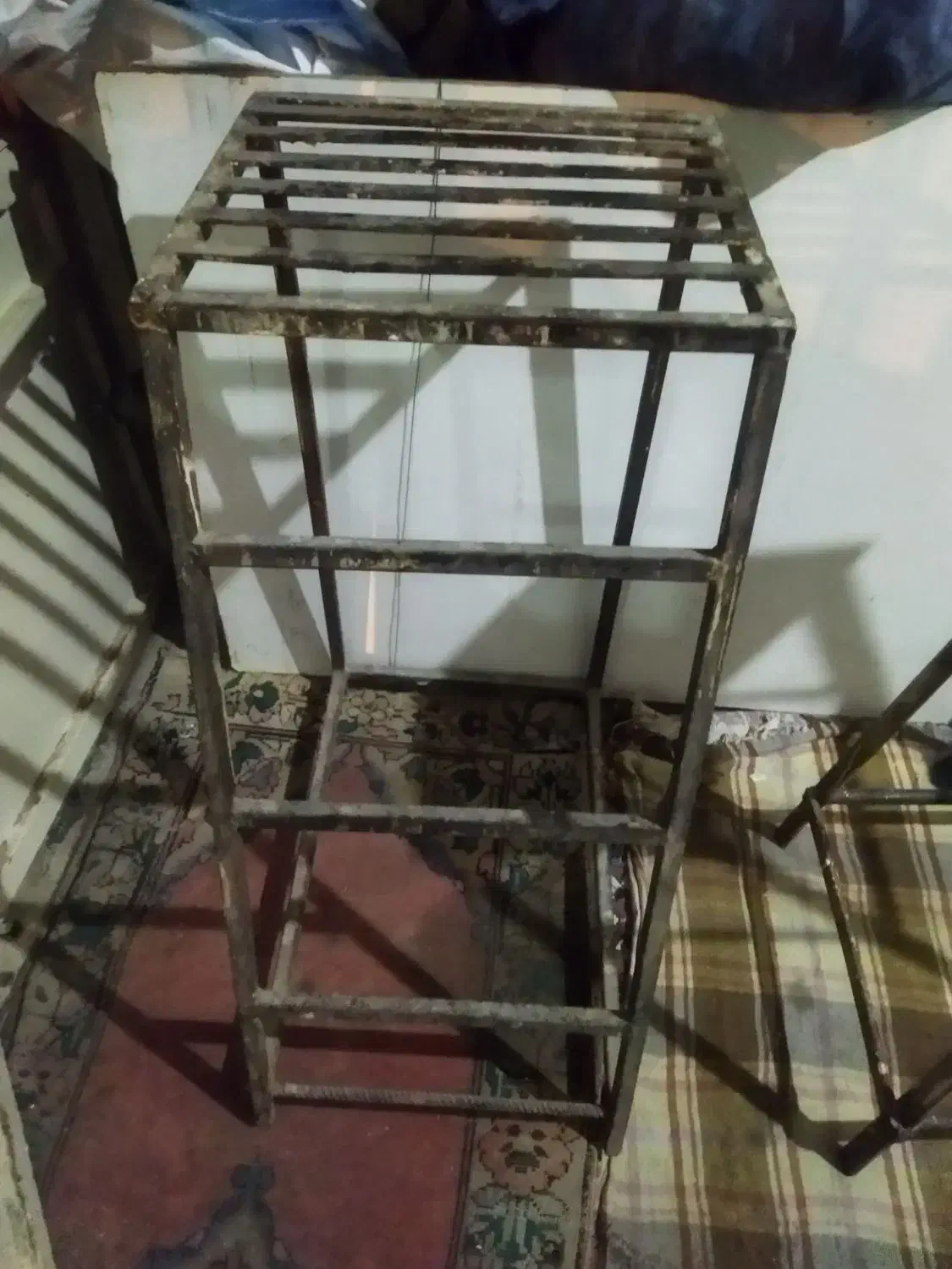 دوتا ۴ پایه فلزی|آب‌چکان و نظم‌دهنده ظروف|قدس, شهر‌قدس|دیوار