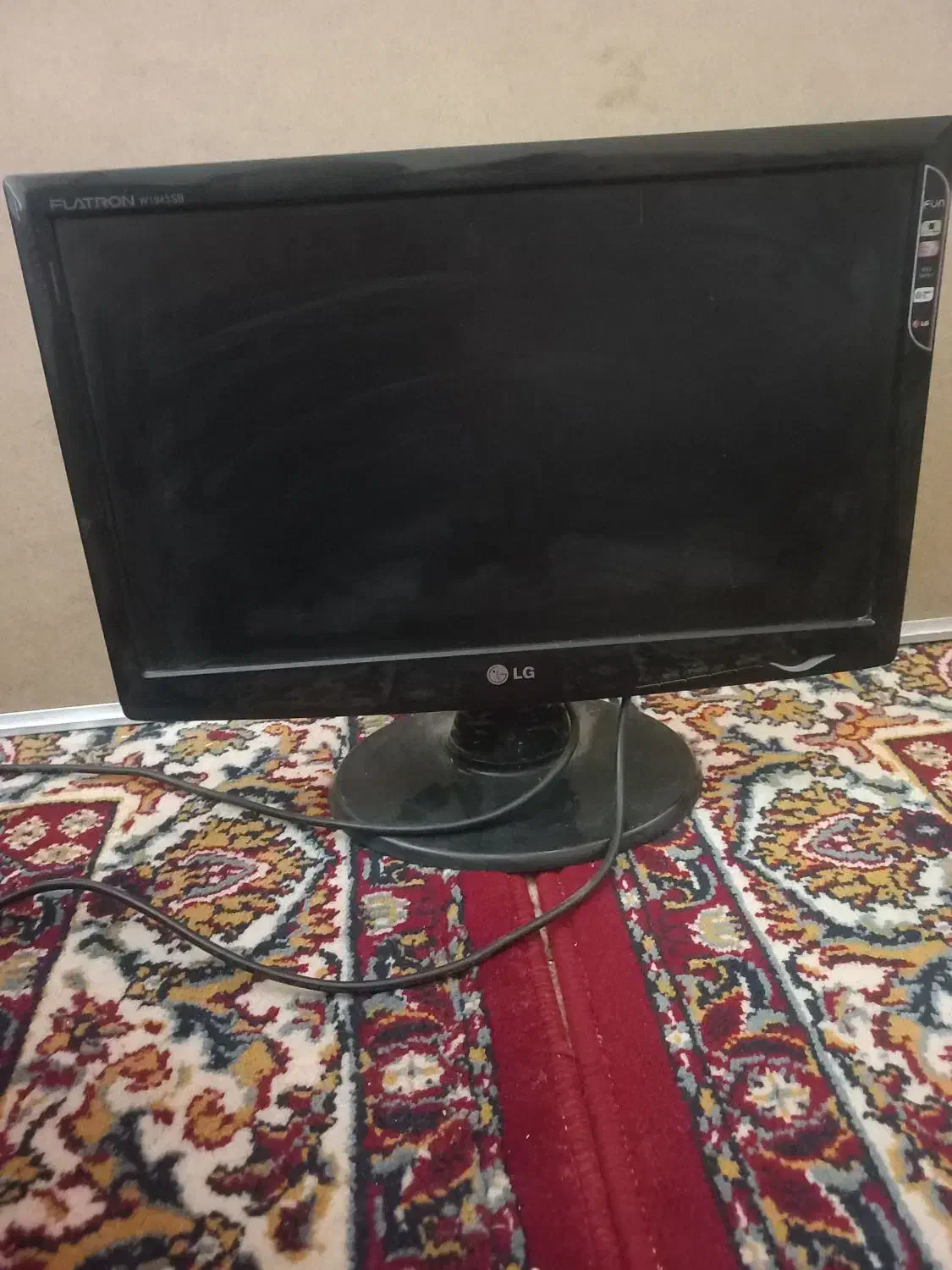 مانیتور|تلویزیون و پروژکتور|نی‌ریز, |دیوار