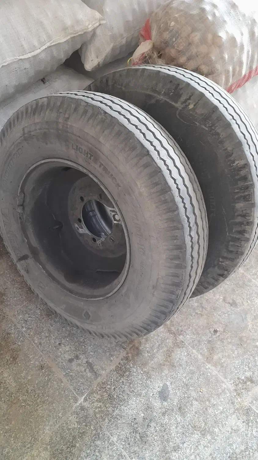 رینگ و لاستیک جلو نیسان 70درصد|قطعات یدکی و لوازم جانبی|خوانسار, |دیوار