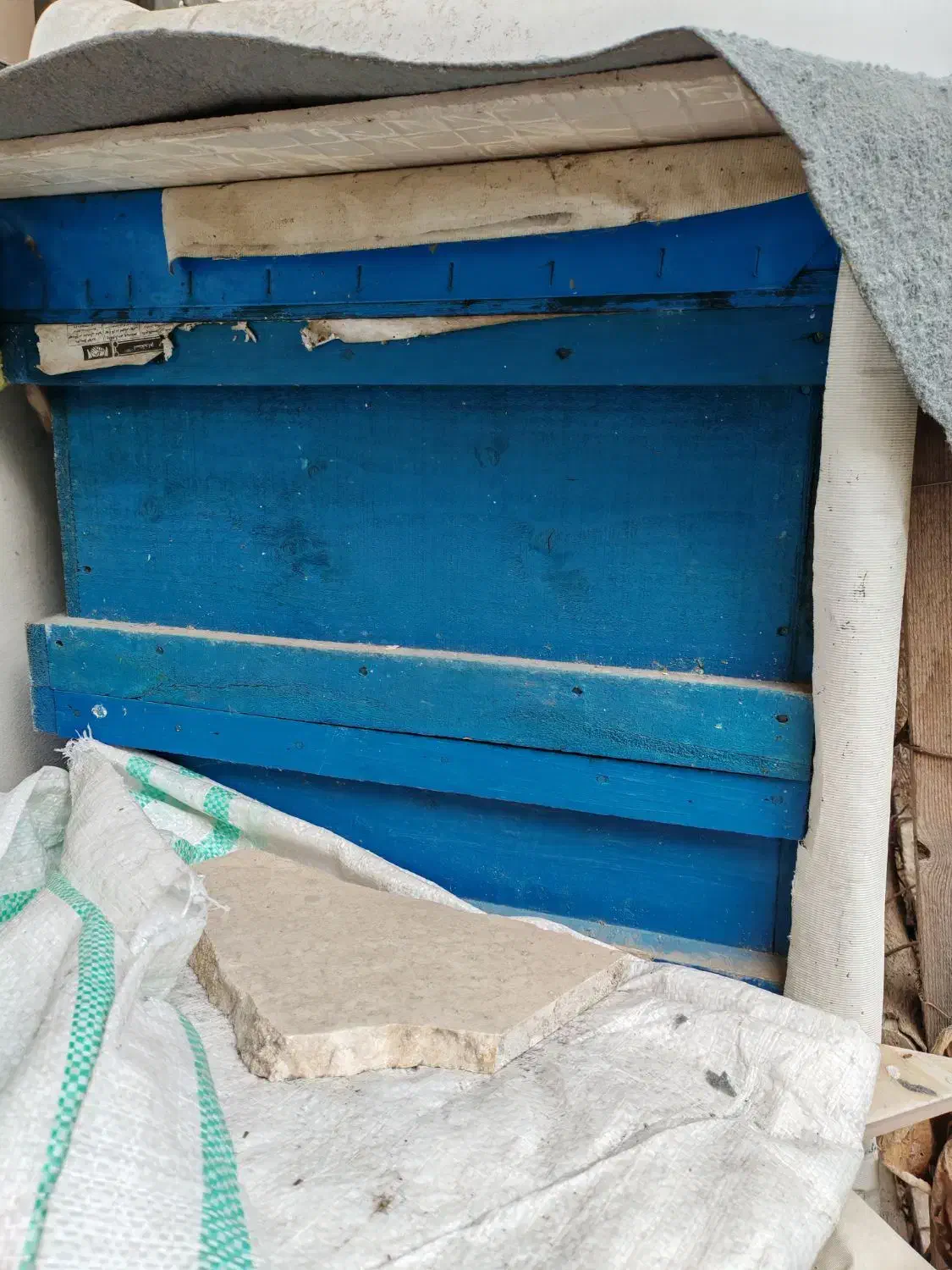 کندو زنبور در حد نو بهمراه موم|حیوانات مزرعه|هچیرود, |دیوار