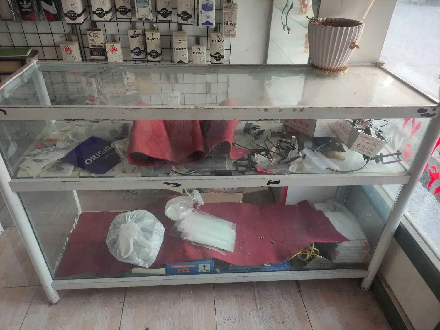 فروش دکور و لوازم جانبی موبایل به دلیل تغییر شغل|لوازم جانبی موبایل و تبلت|ماهدشت, |دیوار