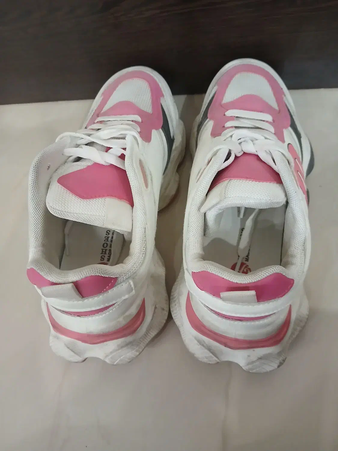 کقش نونو|کیف، کفش، کمربند|شیراز, لاله|دیوار