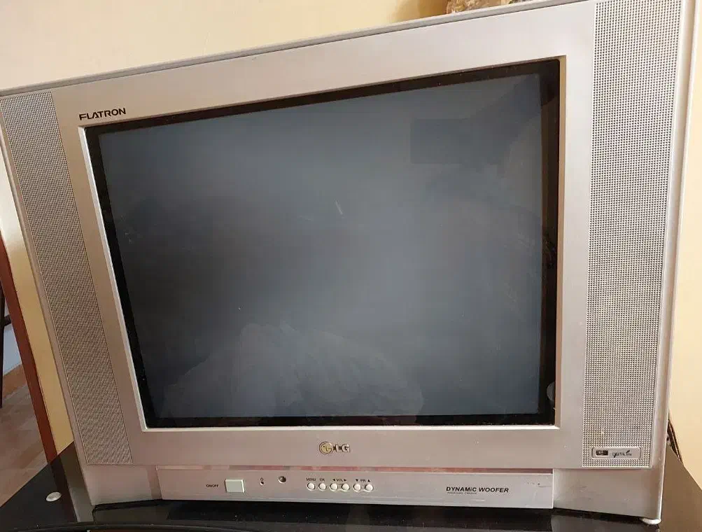 تلویزیون LG همراه با میز تلویزیون کاملا نو|تلویزیون و پروژکتور|چالوس, |دیوار