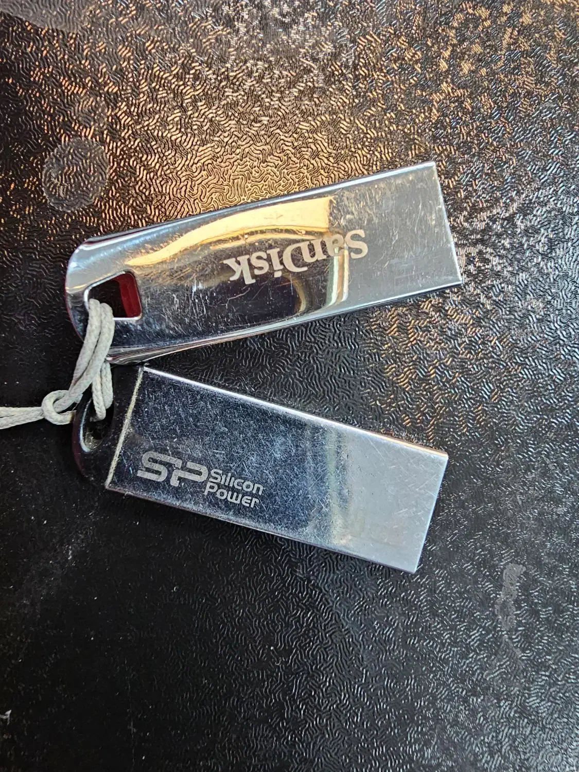 فلش ۱۶ و ۸ گیگ|قطعات و لوازم جانبی رایانه|شیراز, ابیوردی|دیوار