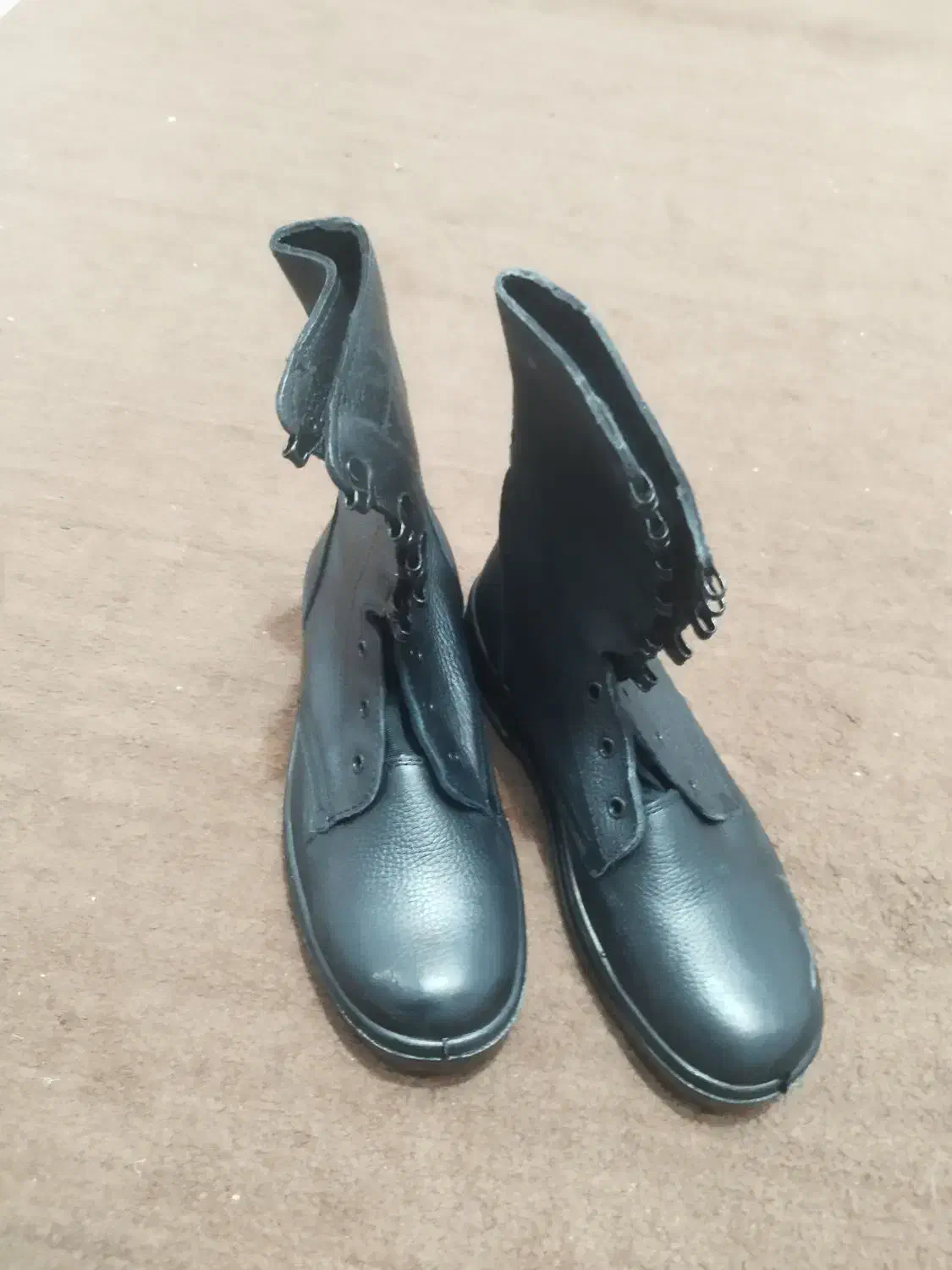 پوتین ولباس سربازی|لباس|میاندوآب, |دیوار