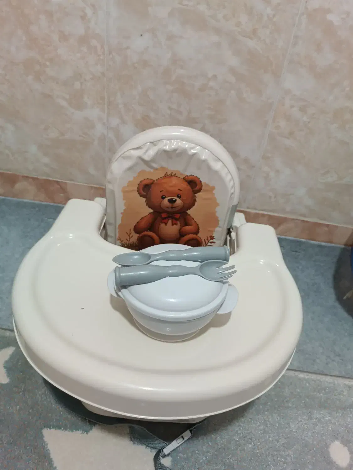 صندلی کودک|تخت و صندلی بچه|بیرجند, |دیوار